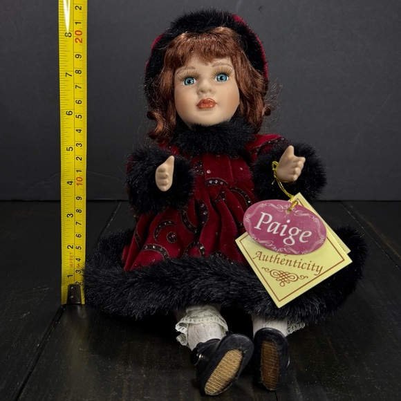 Collectors Choice PAIGE Windup Musical Porcelain Doll DanDee - Picture 16 of 16